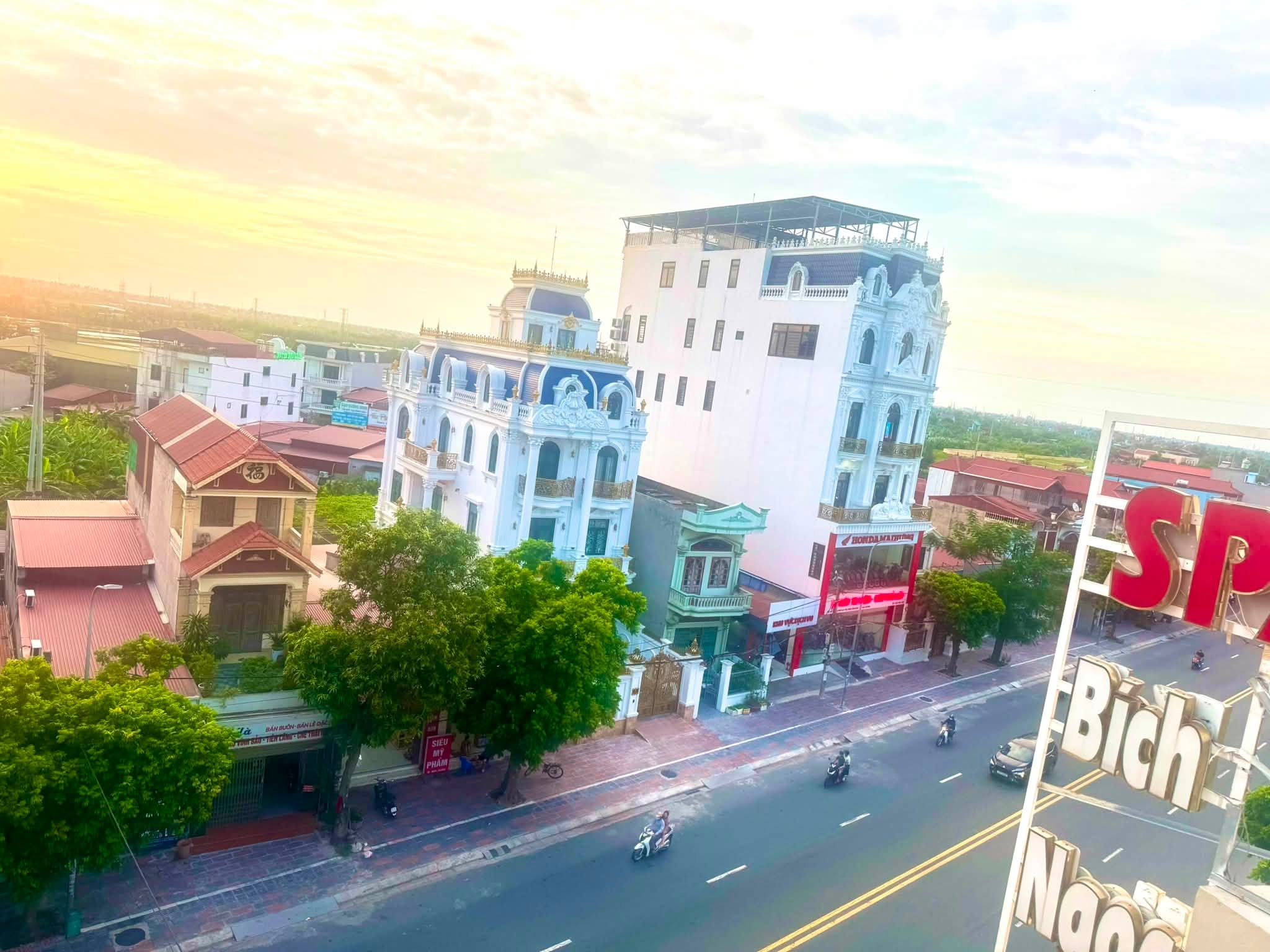 Bán tòa nhà 5 tầng thang máy trung tâm thị trấn Vĩnh Bảo (cũ)